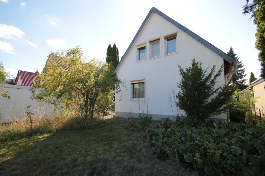 Stra�enansicht mit Kellerau�eneingang Einfamilienhaus Helmstedt