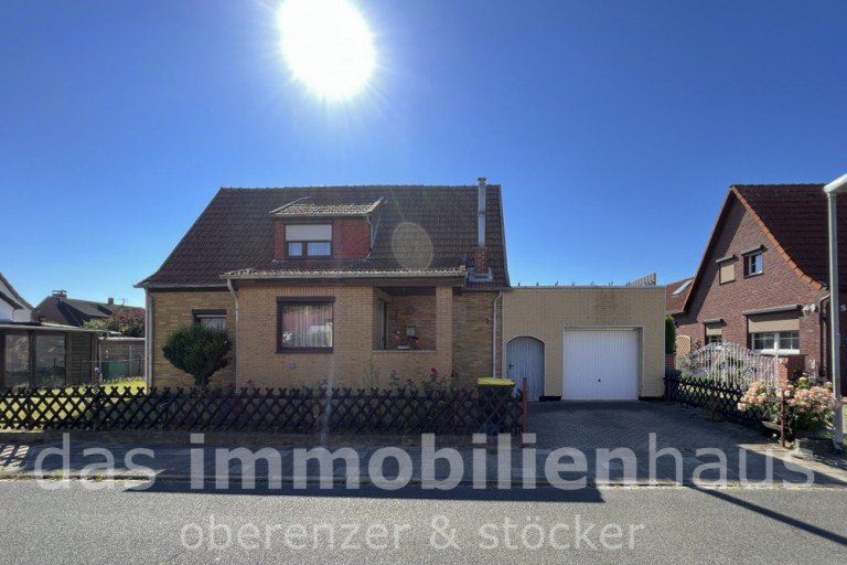 Ansicht Braunschweig - R�ningen Einfamilienhaus Einfamilienhaus in Braunschweig-R�ningen, sch�ne, ruhiges Grundst�ck - ideal f�r Handwerker