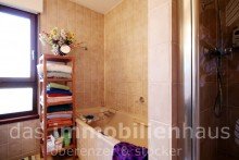 Badezimmer_Einfamilienhaus_Wolfenb�ttel_mit_tollem_Garten Familienidylle in der Stadt - Einfamilienhaus mit Gartenoase