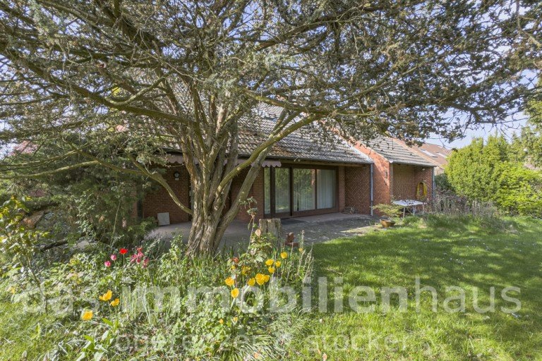 Gartenansicht Einfamilienhaus Braunschweig Gliesmarode Braunschweig / Gliesmarode Einfamilienhaus Stilvolles Ein-Familienhaus mit 6 Zimmern in Gliesmarode
