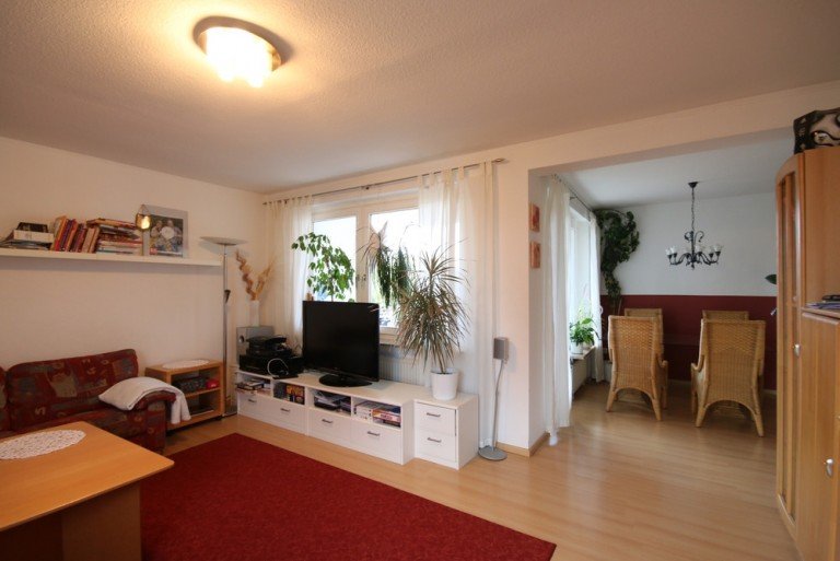 Wohnung_Kauf_Braunschweig_Wohnzimmer Braunschweig - Weststadt Etagenwohnung Gut geschnittene 4-Zimmer-Wohnung mit sch�nem Ausblick vom Balkon in direkter N�he zum Rheinring