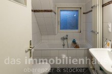 Wannenbad Einfamilienhaus Braunschweig Querum Gro�es freistehendes Einfamilienhaus in Braunschweig Querum