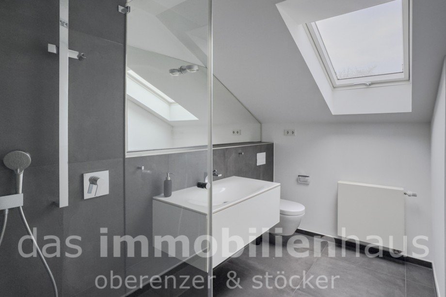 Badezimmer DG - Einfamilienhaus in Braunschweig Querum, Margaretenh�he Einfamilienhaus Braunschweig