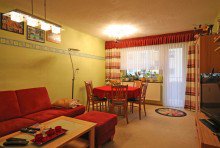 Wohnzimmer 3 Zimmer Wohnung - renoviert mit Balkon
