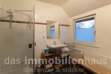 Duschbad Einfamilienhaus Braunschweig Querum Gro�es freistehendes Einfamilienhaus in Braunschweig Querum