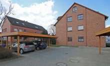 Hausfrontansicht mit Carport Stilvolle Maisonette-Wohnung in Thiede mit 123 m� Platz !