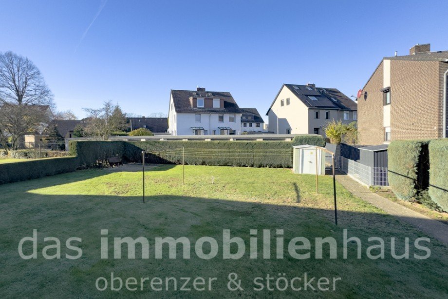 Gemeinschaftsgarten - MFH 6 Wohnungen in Vechelde.jpg Mehrfamilienhaus Vechelde