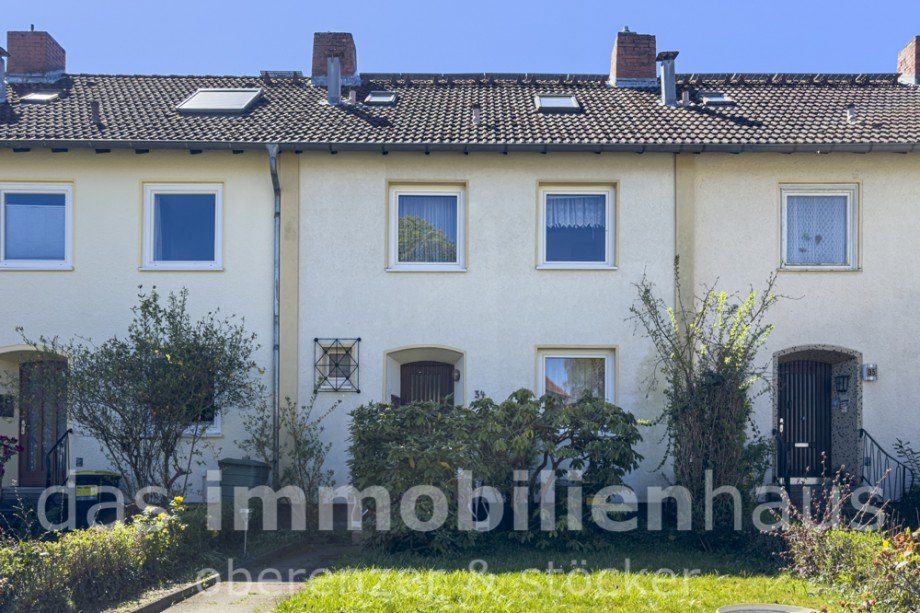 Stra�enansicht Reihenhaus Braunschweig Querum Reihenmittelhaus Braunschweig / Querum