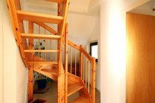 Treppenaufgang_DG 2-Familienhaus-Doppelhaush�lfte mit Garage an der K�lberwiese