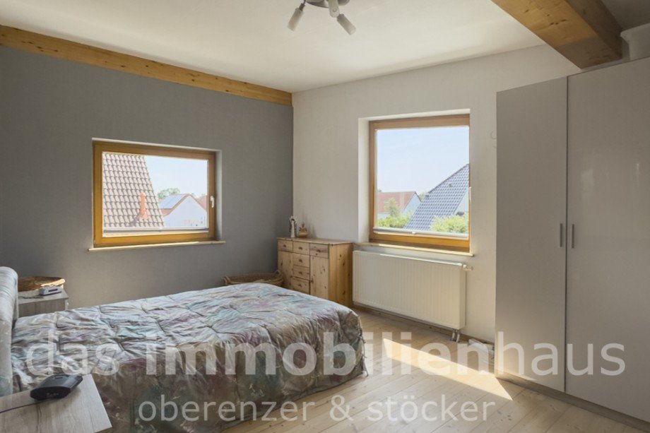 Schlafzimmer OG - Einfamilienhaus mit Pool in Lehre Einfamilienhaus Lehre