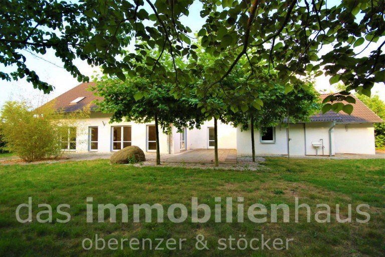 Gartenansicht Reinstedt Haus Einfamilienhaus mit aufwendig gestaltetem Parkgrundst�ck