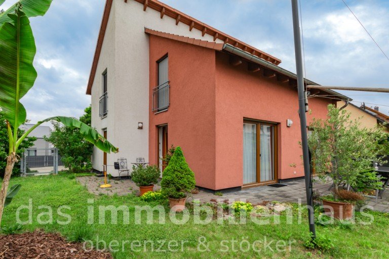 Einfamilienhaus in Thiede Gartenansicht mit kleiner Terrrasse Salzgitter / Thiede - Thiede Haus Ideal f�r junge Familien: Einfamilienhaus mit sch�nem Garten in Thiede