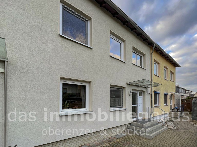 Reihenhaus Braunschweig R�ningen -Au�enanischt Braunschweig - R�ningen Reihenmittelhaus Gro�es Reihenhaus in BS- R�ningen mit 2 Wohneinheiten u. Garage