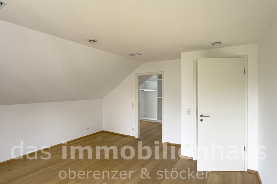 Zimmer Dachgeschoss - Einfamilienhaus in Braunschweig Querum, Margaretenh�he Einfamilienhaus Braunschweig