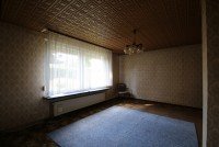 Bild (af9362d6bb91f68fc0e94b94983ad3fd): Kleines freistehendes Haus mit Garage (modernisierungsbed�rftig). Ideal f�r Handwerker