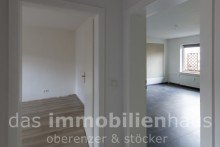 Reihenhaus Braunschweig R�ningen - Flur OG Gro�es Reihenhaus in BS- R�ningen mit 2 Wohneinheiten u. Garage
