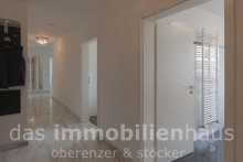Flur Komfortable 3-Zi.-Wohnung mit Tiefgaragenstellplatz