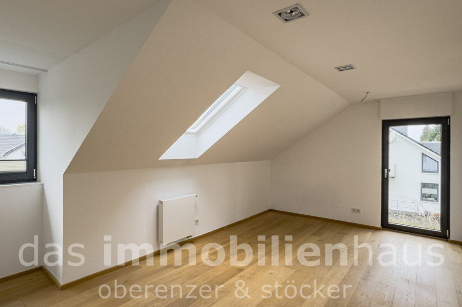 Zimmer DG - Einfamilienhaus in Braunschweig Querum, Margaretenh�he Einfamilienhaus Braunschweig