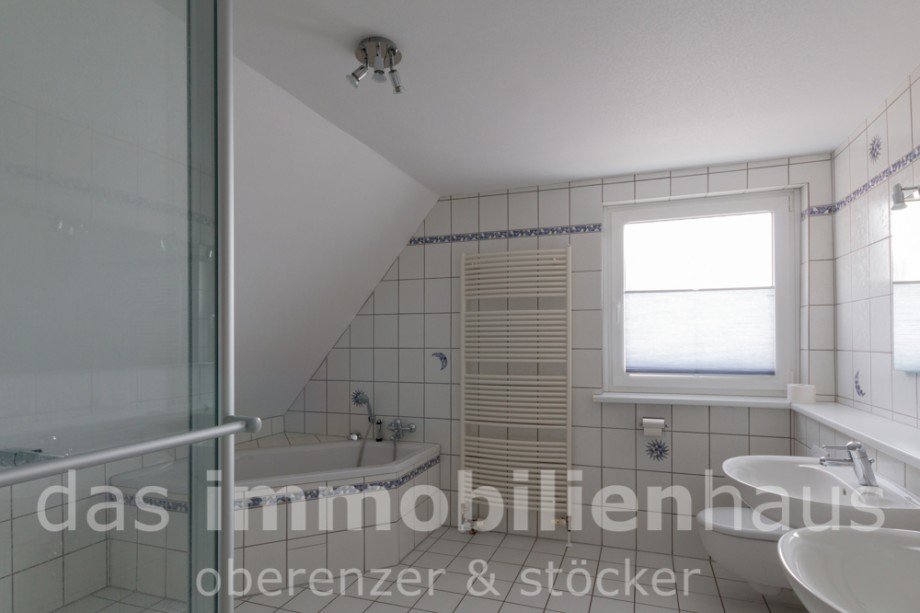 Badezimmer DG Einfamilienhaus Wolfenb�ttel Haus Wolfenb�ttel / Halchter