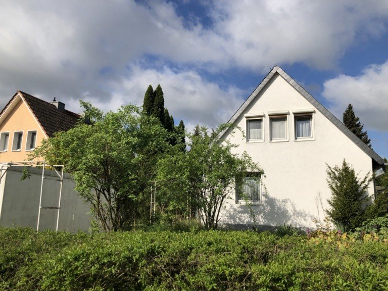 Stra�enansicht Einfamilienhaus Helmstedt Helmstedt Einfamilienhaus Kleines freistehendes Haus mit Garage (modernisierungsbed�rftig). Ideal f�r Handwerker