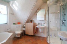 Badezimmer Gepflegtes Haus mit traumhaftem Garten